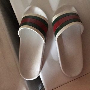 White gucci flip flops